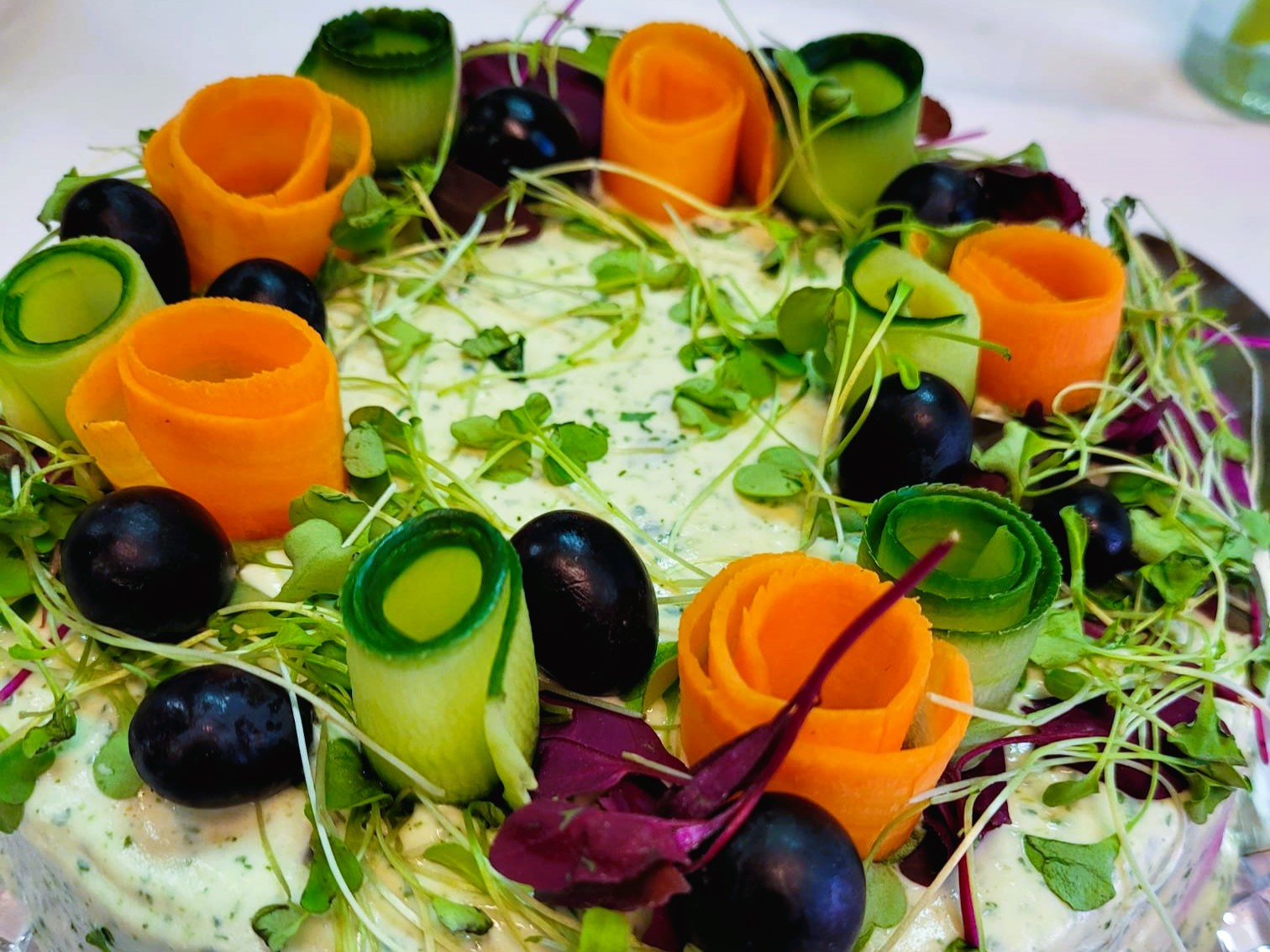 Kasvisvoileipäkakku