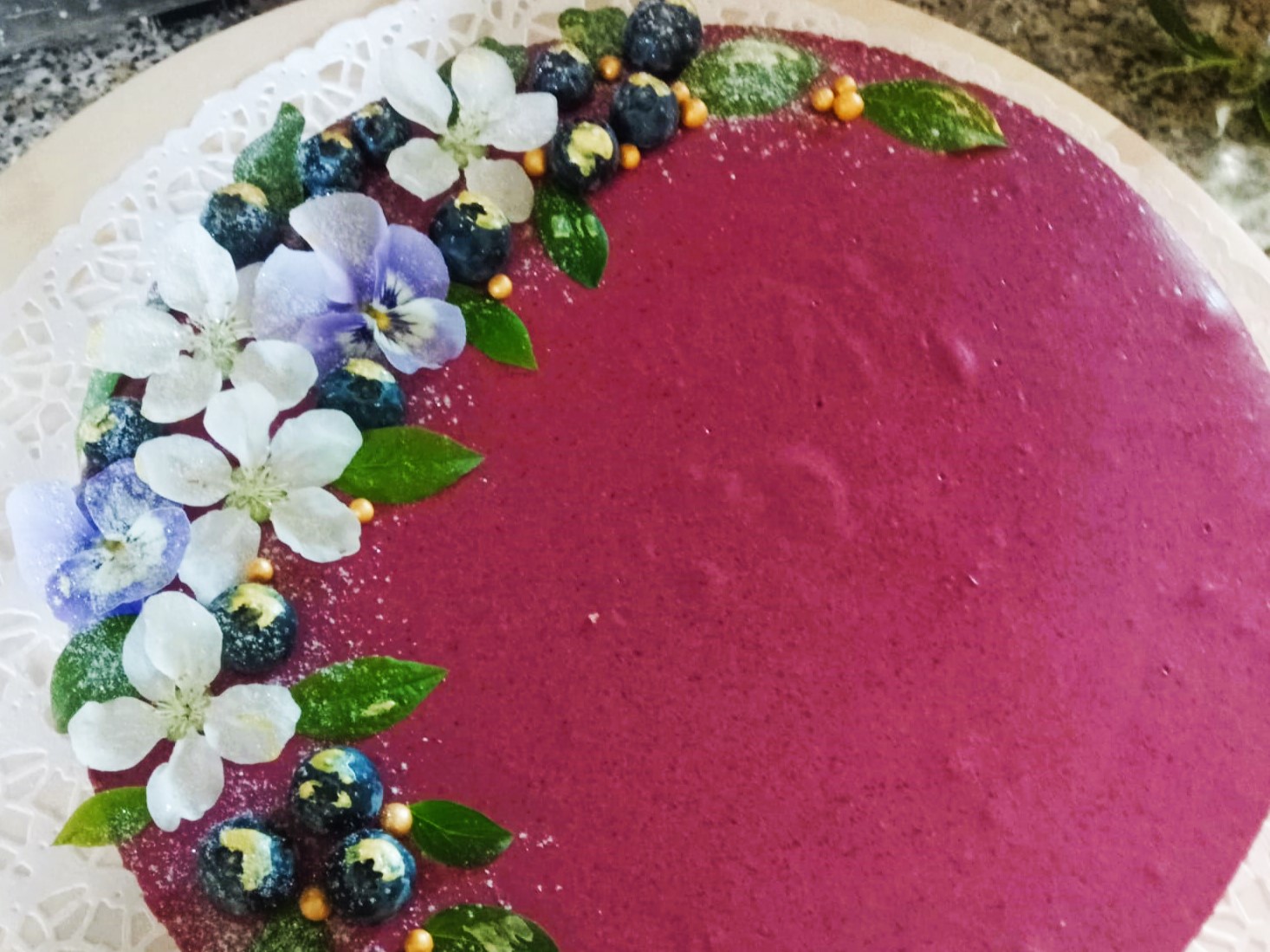 Suklaa-mustaherukkahyydykekakku